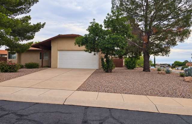 CORNER LOT IN SIERRA VISTA!!! Gallery 1