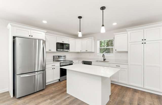 1 Month FREE Rent! Applied to Your First Full Month. Terms & Conditions Apply. Gallery 4