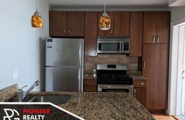 3808 North Marshfield photos photos