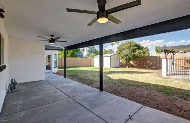 4728 East Oak Street Gallery 2