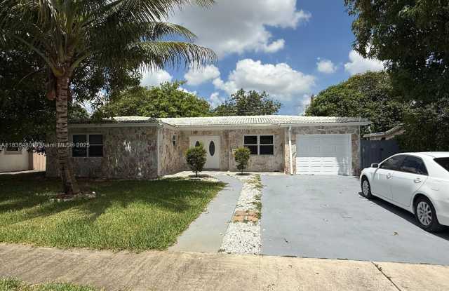 4281 NW 35th Ter photos photos