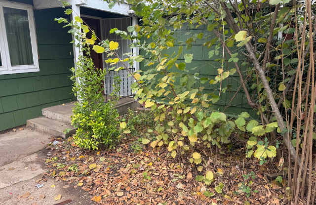 Great Home on acreage! - 930 54th Street, Springfield, OR 97478