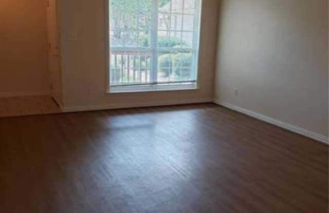 1260 TRAILWOOD Drive Gallery 2