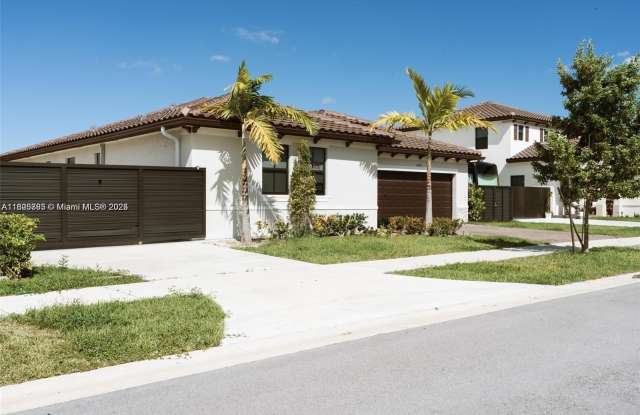 12833 SW 226th St photos photos