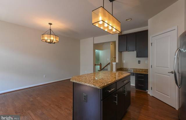 3707 HANSBERRY Court NE Gallery 3