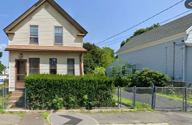 Charming 3BR House in Lowell - 24 Roper Street, Lowell, MA 01852