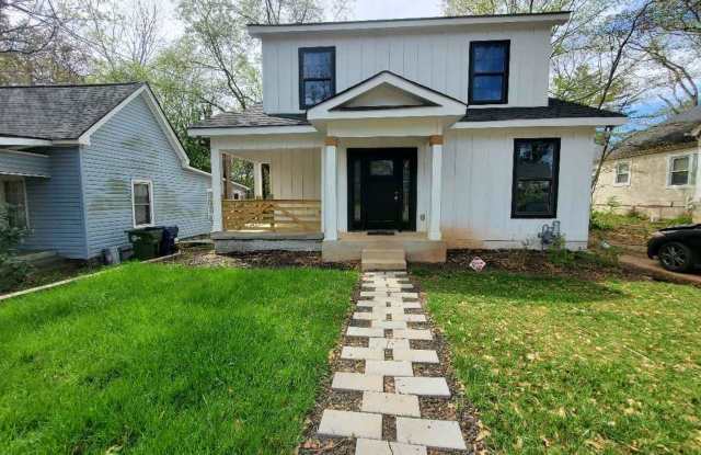 Room in 4 Bedroom Home at Athens Ave photos photos