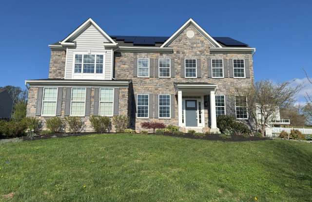 Spacious 4 Bed 3.5 Bath Home in Round Hill VA For Rent! photos photos
