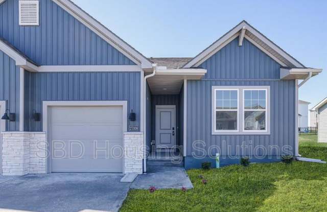 27425 E Oak View Dr - 27425 East Oak View Drive, Lake Lotawana, MO 64034