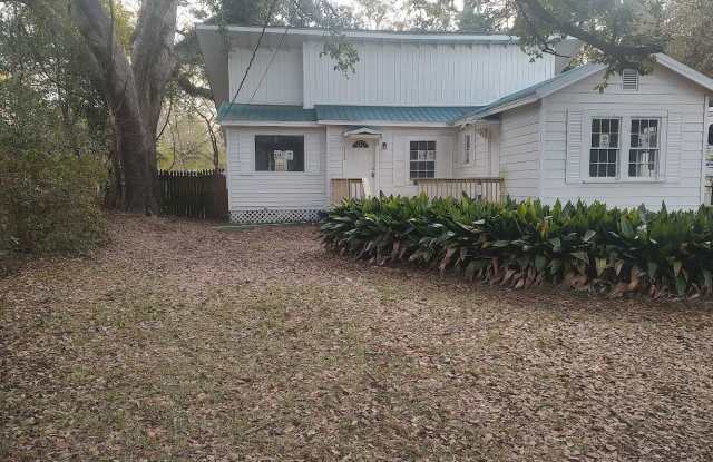5112 Beardslee Street - 5112 Beardslee Street, Moss Point, MS 39563