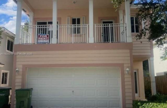 380 NE 31st Ter photos photos