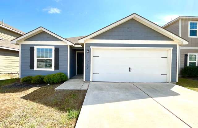 *MOVE IN SPECIAL* Move-In Ready 3BR/2BA with Fenced Yard & Garage! photos photos
