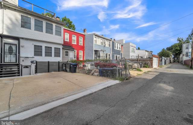 2411 N CAPITOL Street NE photos photos