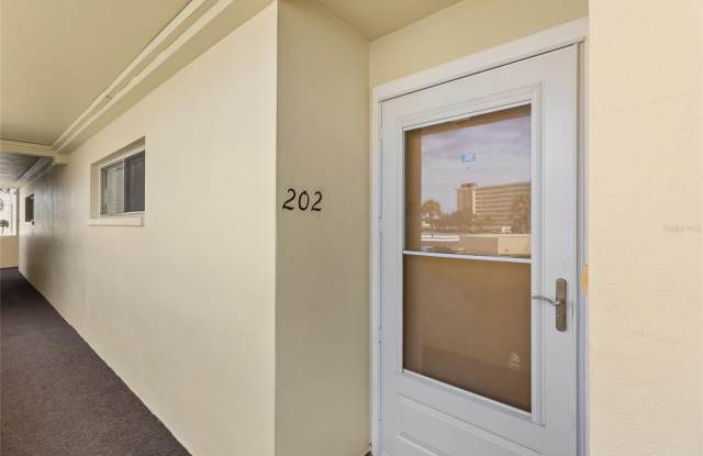 4775 COVE Circle Gallery 2