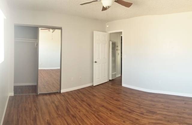 1518 Oliver Ave - A Gallery 4
