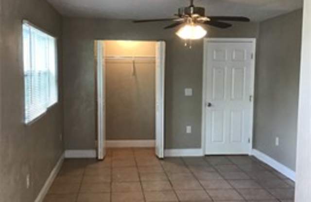 210 Crescent Lake Drive Gallery 4