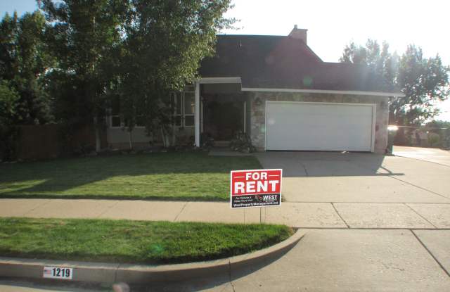 1219 Ash Dr photos photos