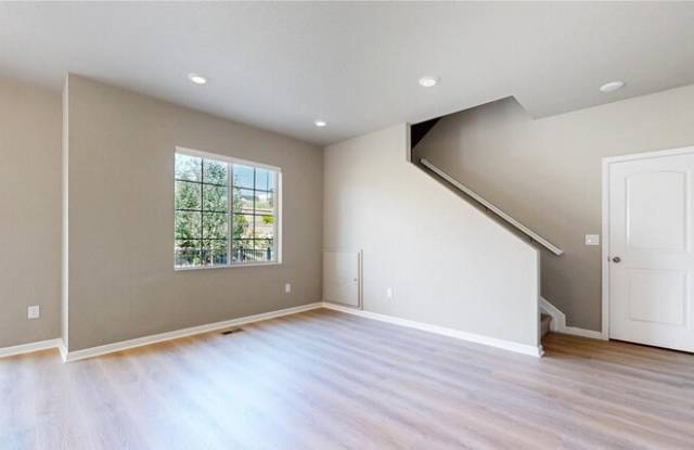 1933 Villageview Ln Gallery 2