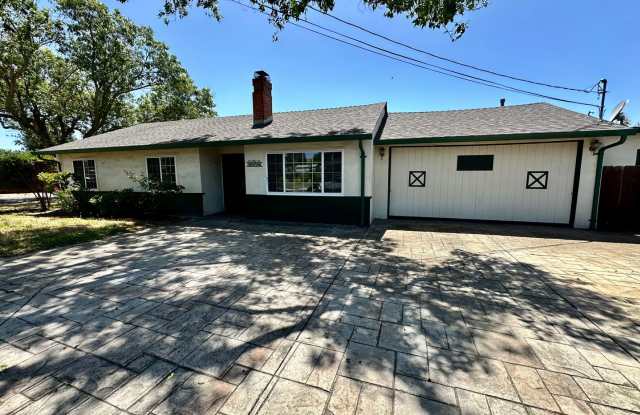 Updated 3 Bed 1 Bath Concord Home in Canterbury Village Neighborhood - Expansive Corner Lot! photos photos