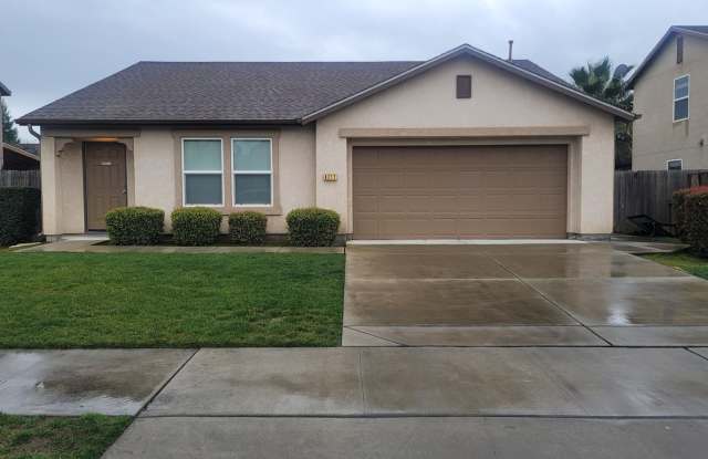 3 bedroom 2 bath SW Visalia Home - 4217 West Rialto Court, Visalia, CA 93277