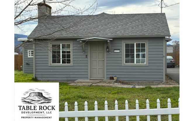 Charming 2 Bed / 1 Bath Home with Garage & Fenced Yard Gallery 1