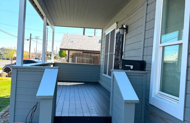 2 bedroom 2 bathroom duplex that is close to downtown Gallery 3