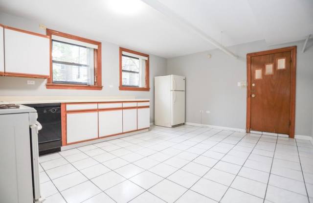 1342 West Foster Gallery 3