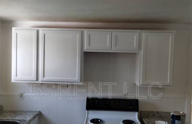240 S Mary Ellen St Apt D Gallery 2