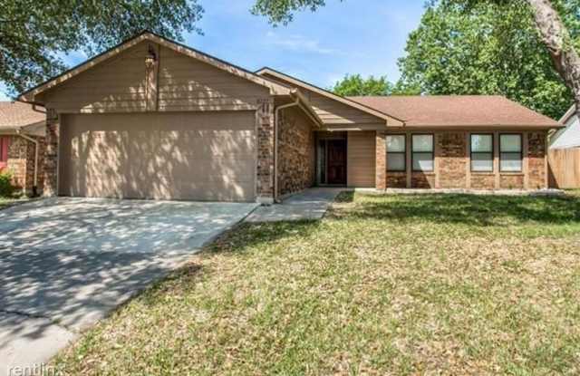 8229 April Ln - 8229 April Lane, Watauga, TX 76148