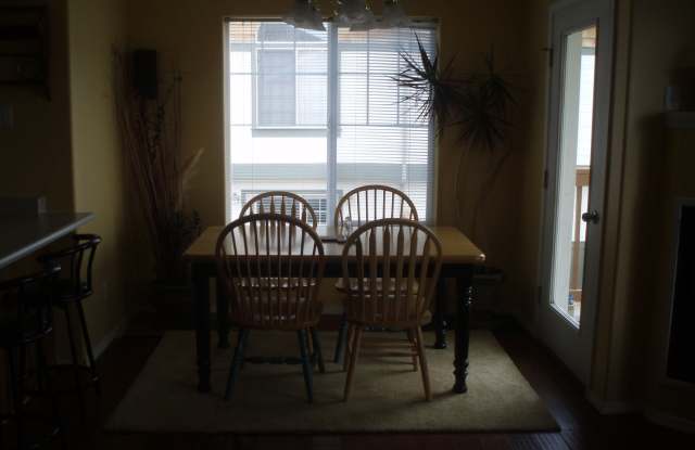 3 Bedroom, 2 Bath Condo Fully Furnished photos photos