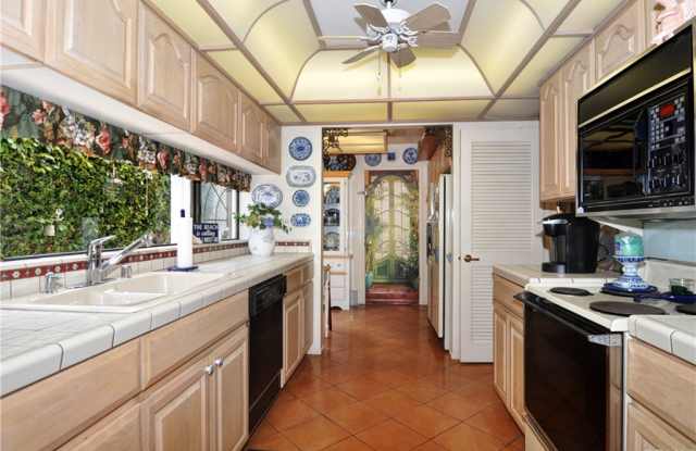 16752 Intrepid Lane Gallery 4