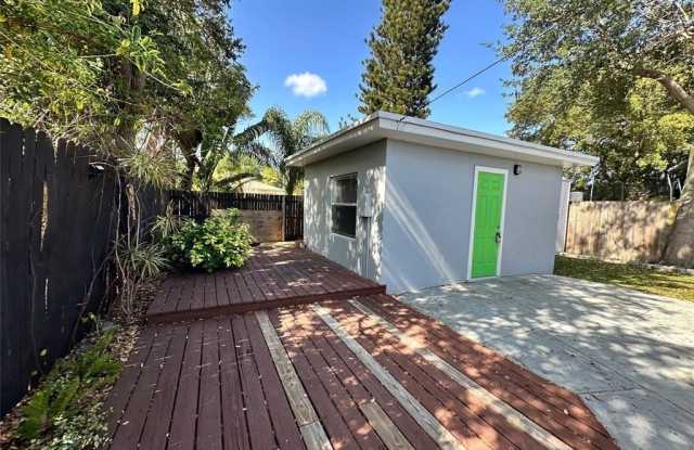 1075 NE 32nd St photos photos