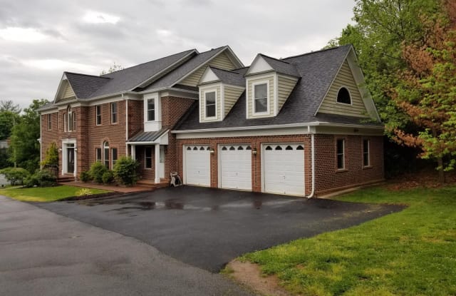 6440 COLUMBIA PIKE - 6440 Columbia Pike, Lake Barcroft, VA 22041