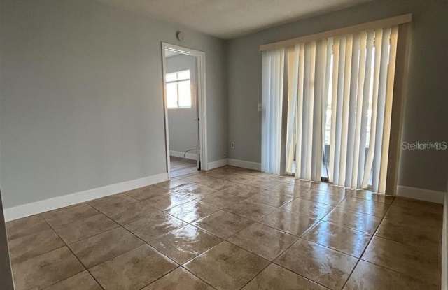 946 LAKE DESTINY Road Gallery 4