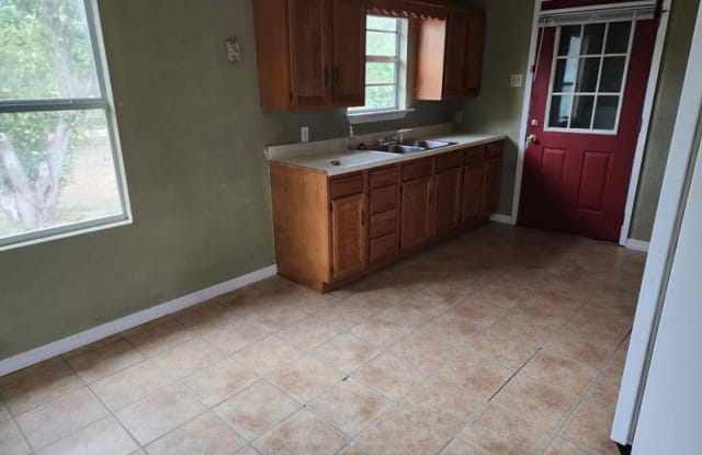 2106 S 9th St - 2106 South 9th Street, Temple, TX 76504