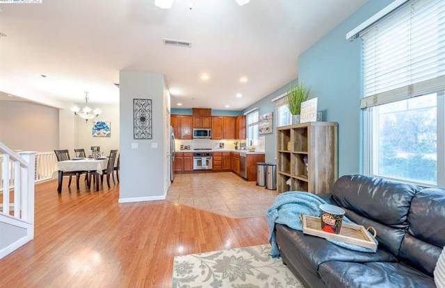 COMING SOON! | $3,700 / 3BR GORGEOUS CENTRAL FREMONT TOWNHOME IN PARKMONT | Photos shown are of a model home. Updated photos coming soon. photos photos