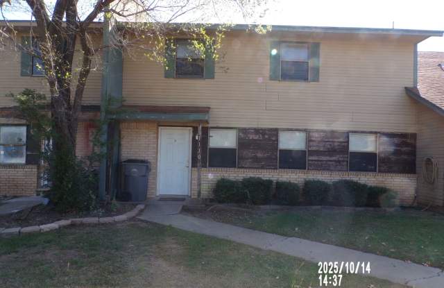 2 STORY TOWNHOUSE , CLOSE TO SHOPPING AND RESTAURANTS photos photos