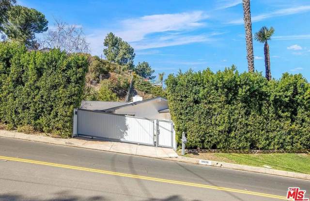 4 Rent now at Calvena Drive photos photos