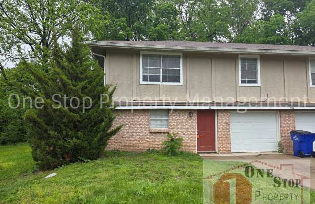 Renovated 3-bedroom, 2-bathroom home in Lee's Summit! - 411 Northeast Westwind Drive, Lee's Summit, MO 64086