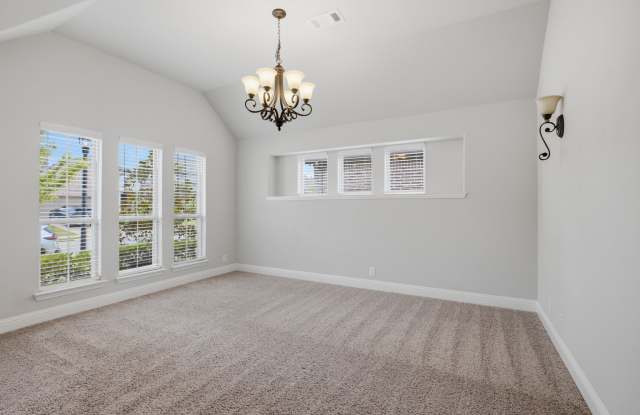 2115 Victoria Lane Gallery 3