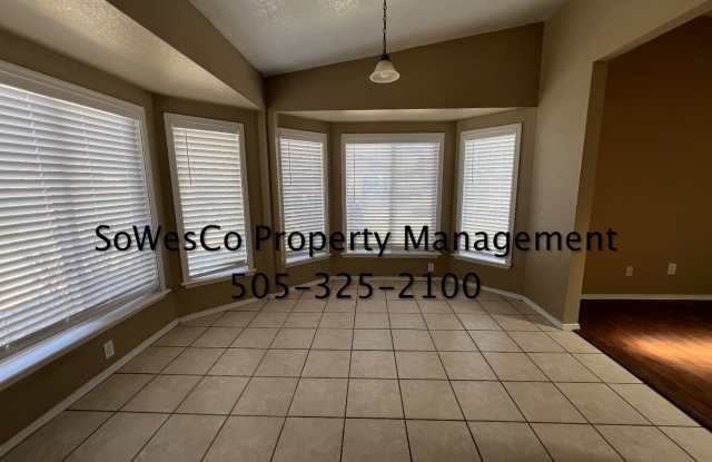 3 Bedroom Home, Near Target with Garage (Small Dogs Allowed) Gallery 3