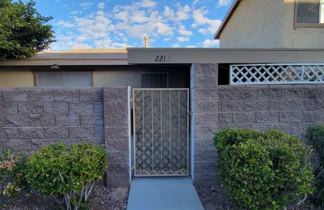 2 bedrooms 2 car garage Central LV photos photos