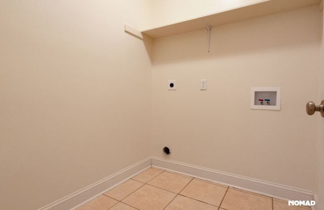 Spacious 4BR House in Albany Gallery 3