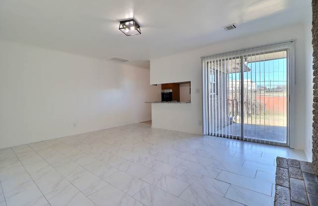 5115 E 17th St photos photos