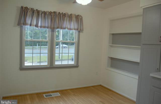 9555 SALUDA COURT Gallery 4