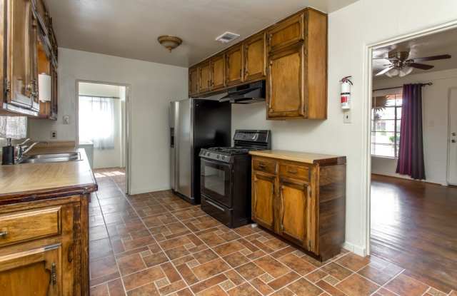 OLD TOWN NORTH VALLEY 2/BD 2/BA 1/CG Gallery 4