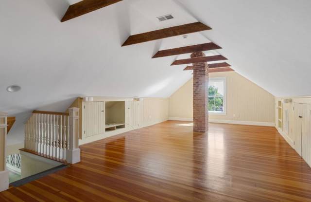 984 Chestnut Gallery 1