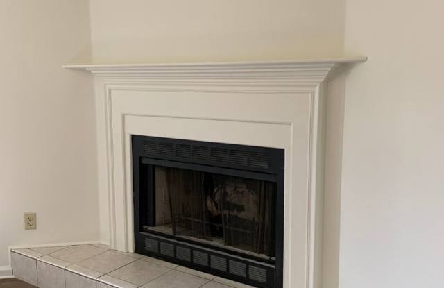 3Bed/2Bath Home/Corner Lot/2 Car Garage and Fireplace! photos photos