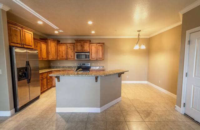 Italian Villages | 3-Bedroom Naples Gallery 4