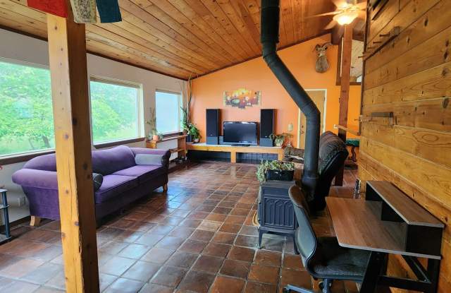 Ranch House on Gorgeous Land off of Alderpoint Rd! - 131 Seal Camp Lane, Humboldt County, CA 95542